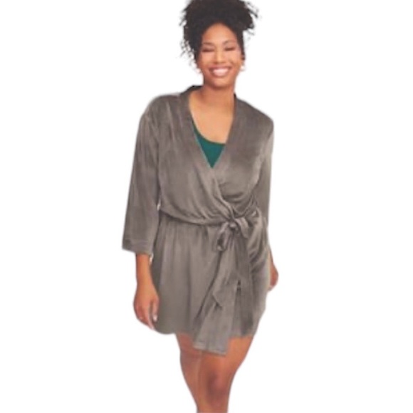 Splendid Velour Robe - Picture 3 of 14